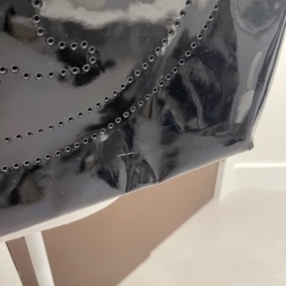 Tory Burch Perforated Logo Shopper Tote Patent Leather Black - Picture 3 of 8